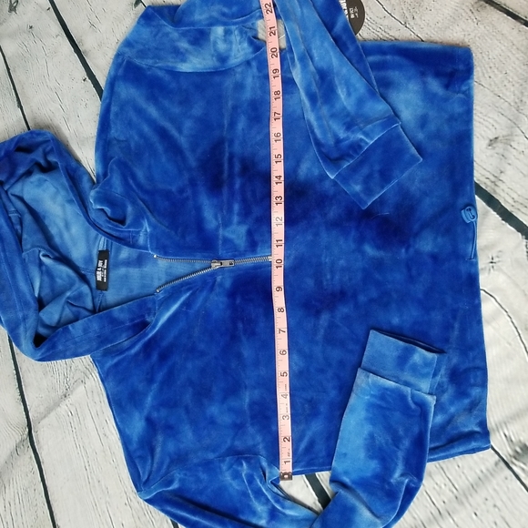 Jolie & Joy from ftc with love Sweat Suit in a Subtle Blue TieDye - Picture 8 of 10